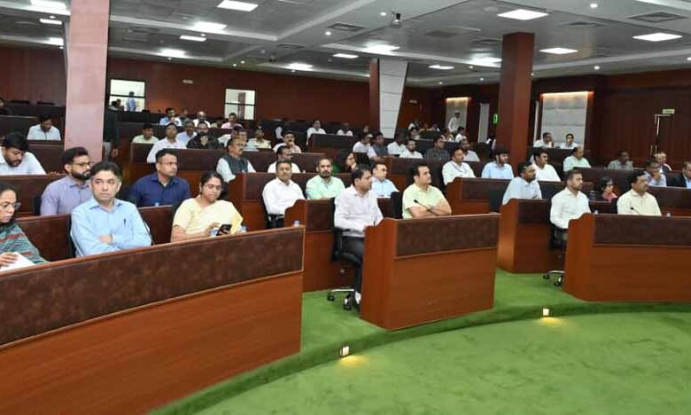 मुख्यमंत्री की विभागीय सचिवों और विभागाध्यक्षों के साथ मैराथन बैठक