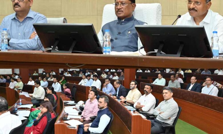 मुख्यमंत्री की विभागीय सचिवों और विभागाध्यक्षों के साथ मैराथन बैठक